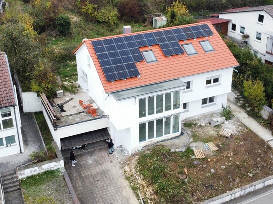 Helle, moderne EG-Wohnung, Erstbezug nach energetischer Sanierung zu A+-Haus