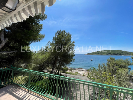 Haus am Wasser zum Verkauf auf der Insel Solta in der Region Split in Kroatien