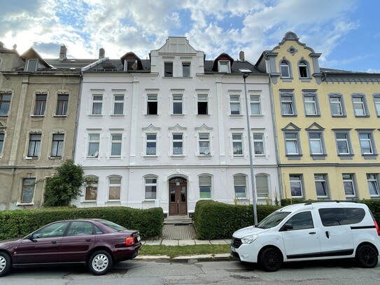 vollvermietetes Mehrfamilienhaus mit Balkonen und großem Garten