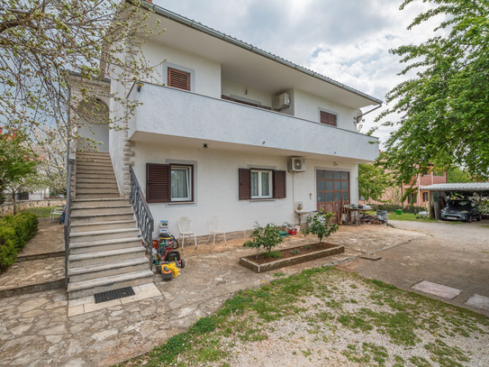 Einfamilienhaus mit einem Garten von 1530m2