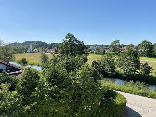 Schicke 3 1/2 Zimmer Dachgeschoss-Wohnung mit Blick ins Grüne