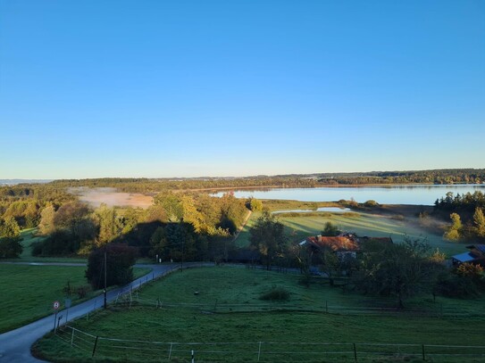 Erstbezug 3,5 Zimmer Dachgeschosswohnung mit grandiosem Blick, Holzofen, Balkon...