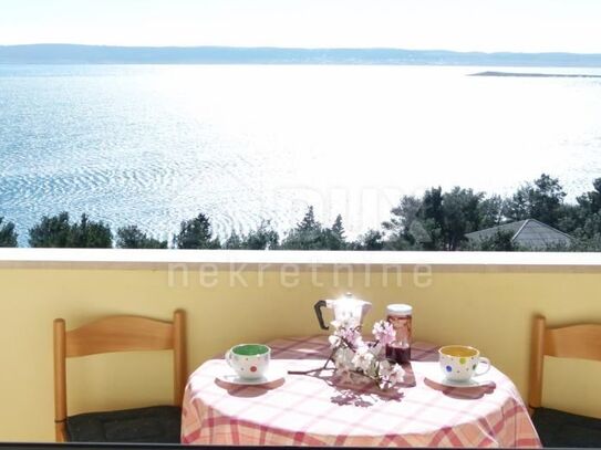 ZADAR, STARIGRAD - Mehrfamilienhaus am Meer