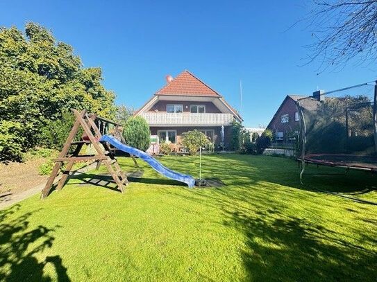 Energiefreundliches Zweifamilienhaus mit Doppelgarage und XXL-Carport