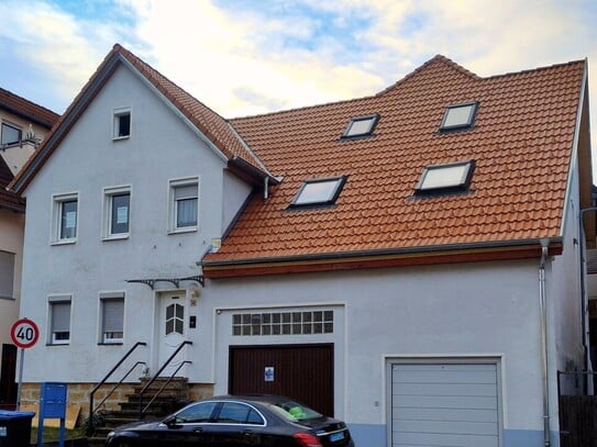 Attraktive Wohnung im Landhausstil in einem liebenswerten 3-Familienhaus, Veranda, Gartenanteile