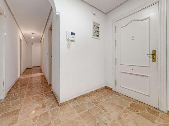 Apartment in Torrevieja with 5