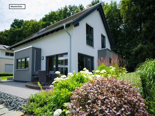 Einfamilienhaus mit Einliegerwohnung in 66127 Saarbrücken, Fenner Str.