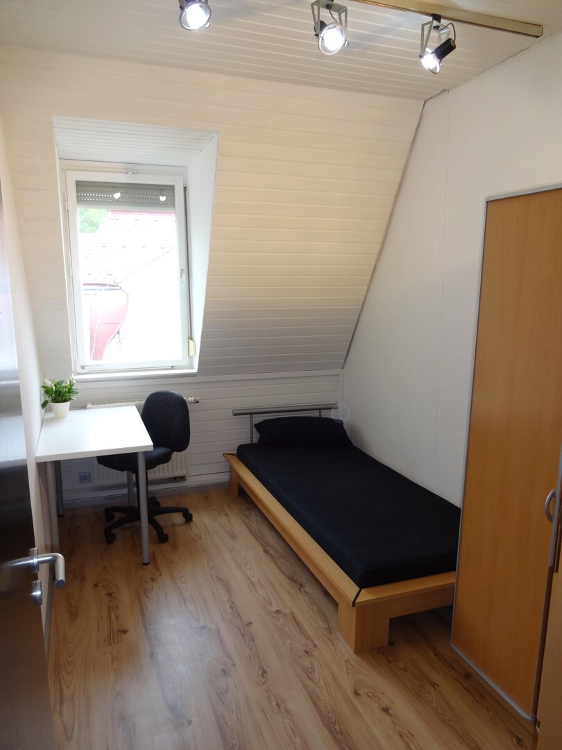 Möbliertes Zimmer in zentraler Lage von S-Untertürkheim