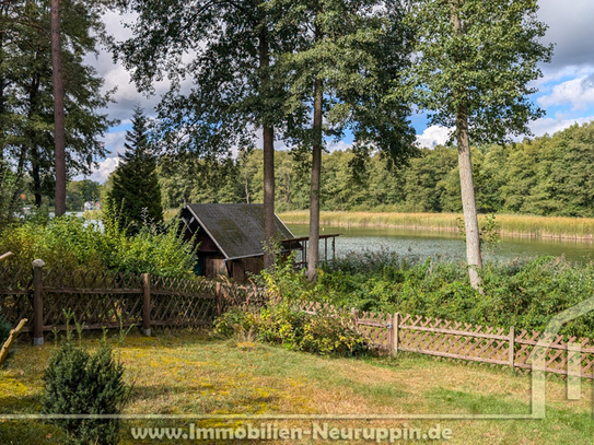 Traumhaftes Seegrundstück mit Wochenendhaus und Nebengebäuden bei Rheinsberg