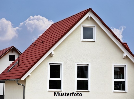 Freistehendes Einfamilienhaus mit Garage