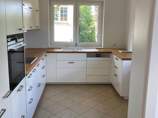 Attraktive 4 Zimmerwohnung mit grosser Ebk in bester Lage von Eichwalde