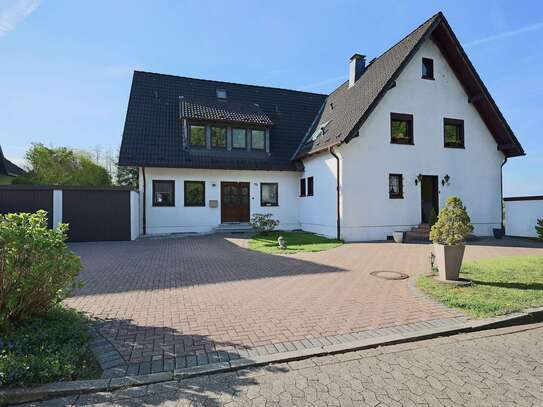 COMING SOON - Zweifamilienhaus auf Traumgründstück!