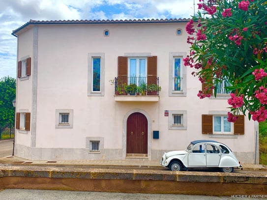 Geräumiges Stadthaus mit privaten Pool und 170 Grad Meerblick