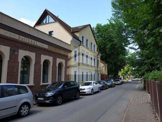 BUERO.flächen in repräsentative Bürohaus mit Garten und Park-Blick