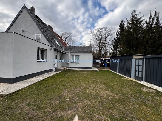 Attraktive Doppelhaushälfte - Stadtnah Wohnen im Grünen