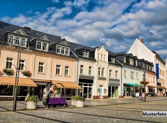 Wohn- und Geschäftshaus mit Nebengelass