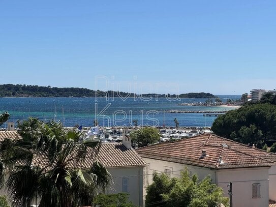 CANNES, PALM BEACH : Appartement 4 pièces moderne avec une piscine, vue panoramique