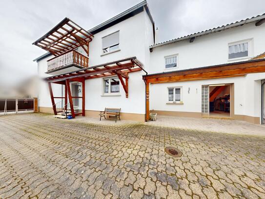 ~~ GEPFLEGTES EINFAMILIENHAUS MIT ANBAU, DOPPELGARAGE UND GARTEN ~~