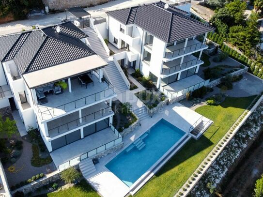 LOVRAN - LIGANJ - Wohnung in einer Villa mit Pool 120m2 + Terrasse 26m2 mit Panoramablick auf das Meer + Umgebung 163m2