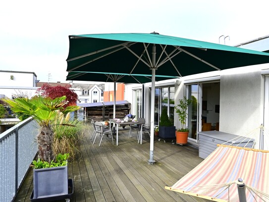 Provisionsfrei! 140m² 5-Zimmer- Penthousewohnung mit 80m² Dachterrasse in Frankfurt-