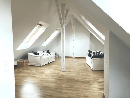 Modernes Dachgeschoss-Loft im Herzen Schwabings