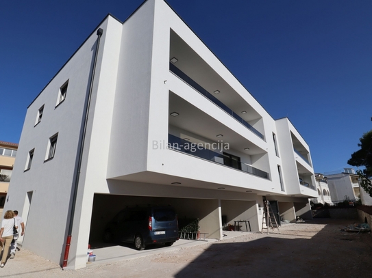 Vodice, Zentrum, neu gebaute Wohnung.