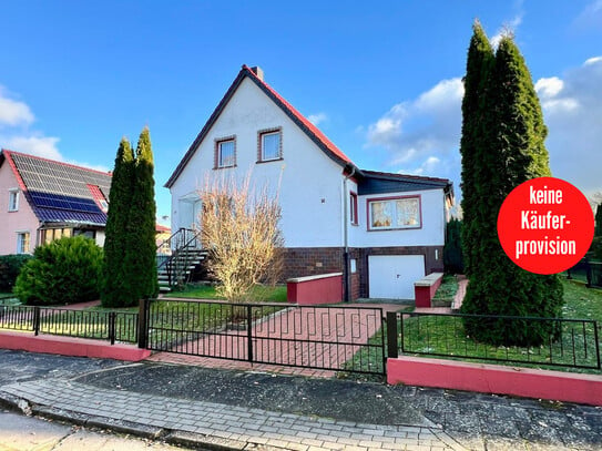 HORN IMMOBILIEN++ Burg Stargard, Einfamilienhaus mit Garage und geschlossener Veranda, Randlage