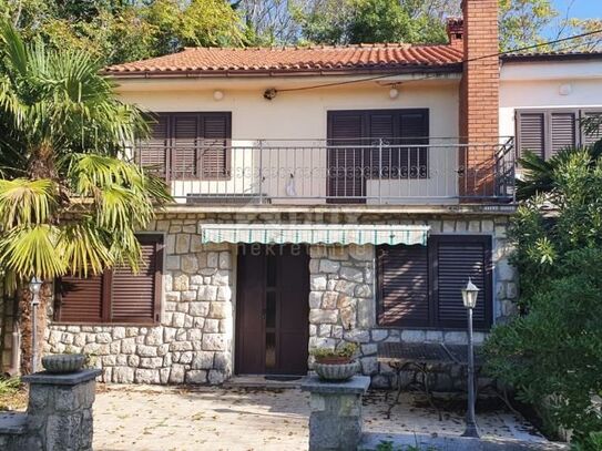 CRIKVENICA, GRIŽANE - renoviertes Haus mit 4 Schlafzimmern und Badezimmern, 7 Minuten vom Meer entfernt!