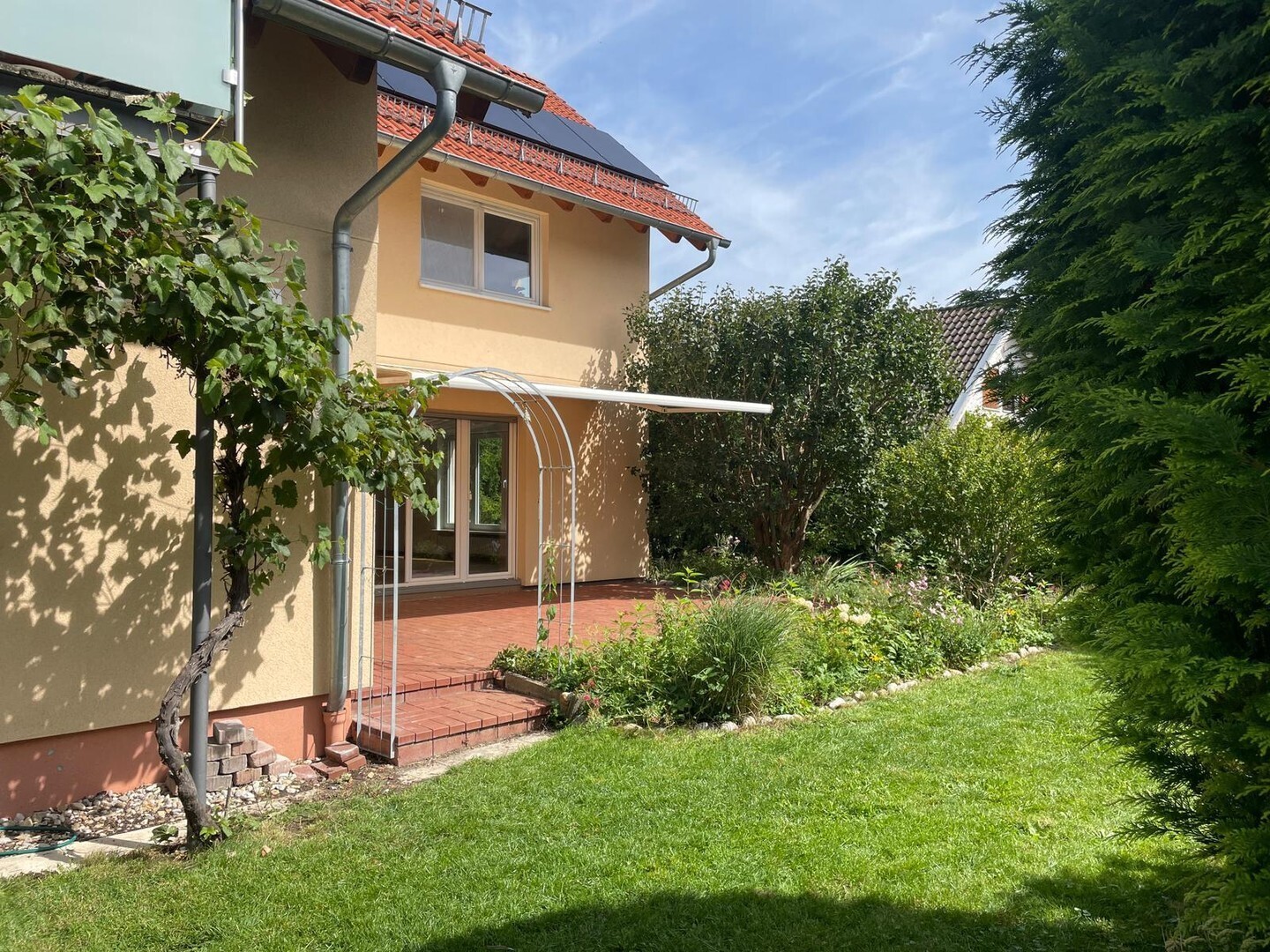                                                               Gartenwohnung, frisch renoviert mit neuer Heiztechnik, 4+2 Zimmer                                                       in Gilching (Starnberg)