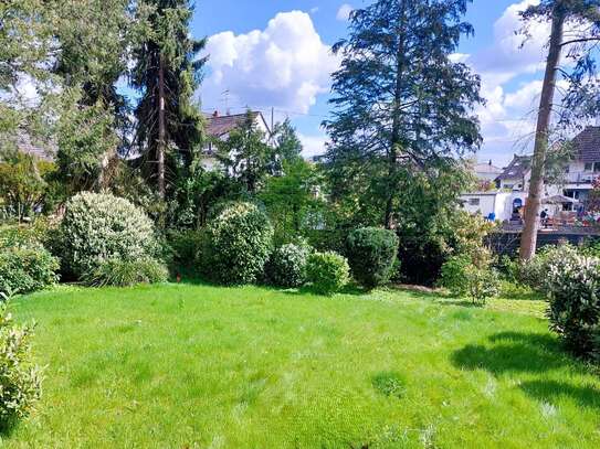 gepflegtes Ein-/Zweifamilienhaus mit großem Garten in Igel