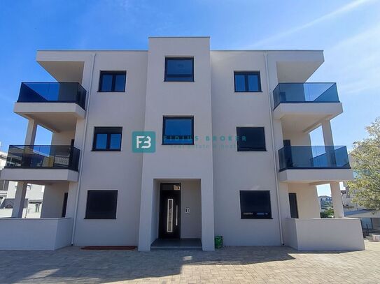 VODICE, Neubau, 2. Etage, 250 m zum Zentrum, Top-Lage