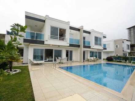 Luxusvilla mit Meerblick