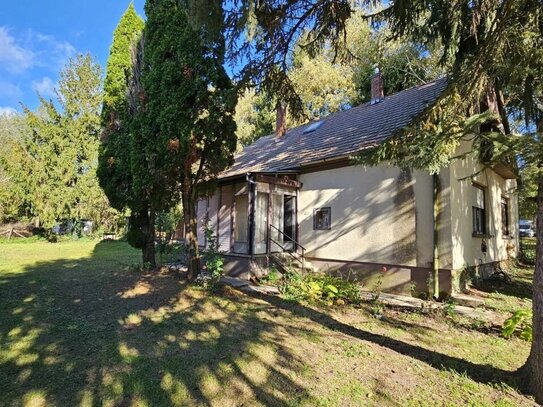 Einfamilienhaus mit großem Grundstück in einem Dorf südlich des Plattensees zu verkaufen