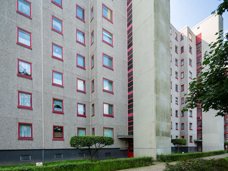 Helle 2-Zimmer-Wohnung mit Balkon für Selbstrenovierer – WBS-Berechtigung (100 bis 140) erforderlich - Photo 1