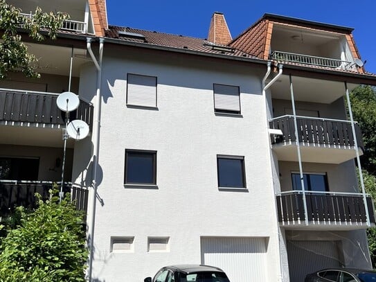 Ansprechende und modernisierte 4-Zimmer-Wohnung mit Balkon und Einbauküche in Kaiserslautern