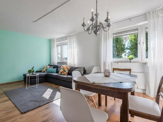 Hochwertige voll möblierte 3 Zimmer Wohnung mit sonnigem Balkon in Frankfurt Niederrad