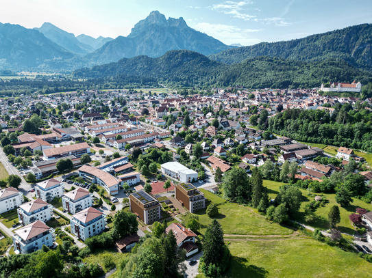 Familienfreundliche Vierzimmerwohnung mit großem Privatgarten und phantastischem Alpenpanorama