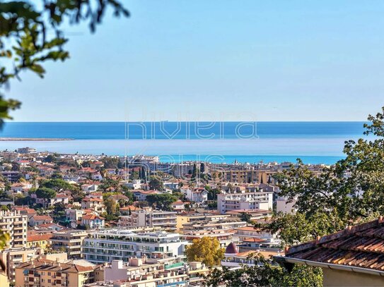 Village house with sea and mountain views, Haut-de-Cagnes