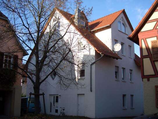 Wunderschöne & gemütliche DG-Wohnung mit Balkon zu vermieten!