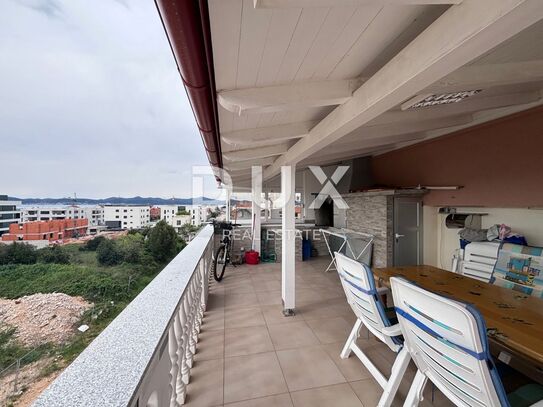 ZADAR, BORIK - Apartment mit Dachterrasse und Meerblick