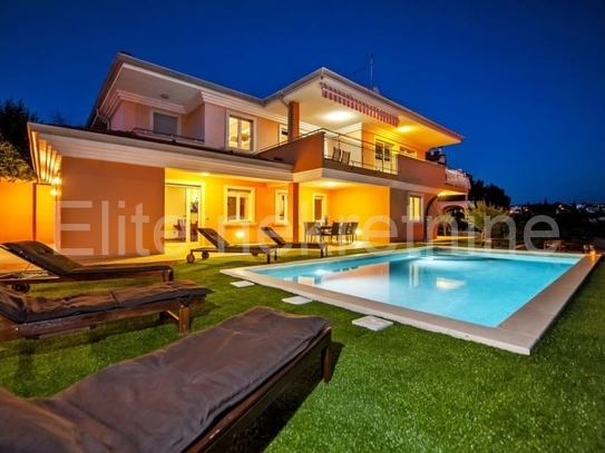 Villa mit Pool im Dorf Rovinjsko, 10 Min. Rovinj