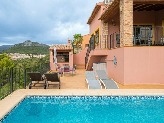 Wunderschöne Villa zum Verkauf in Orba mit schöner Aussicht