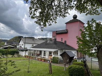 HOTEL, GASTRO, BIERGARTEN, SCHLOßTURM AIR BNB?