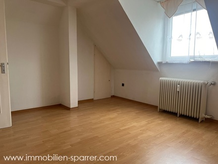 SCHÖNE 2-ZIMMER-DACHGESCHOSSWOHNUNG IM HERZEN WEIDENS