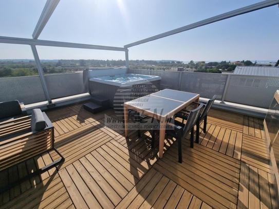 Wohnung in Novigrad mit Dachterrasse