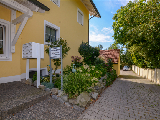 Zentral und in der Natur - Aidenbach
Charmante und großzügige Erdgeschoss-Wohnung
Gartenanteil mit großer Terrasse