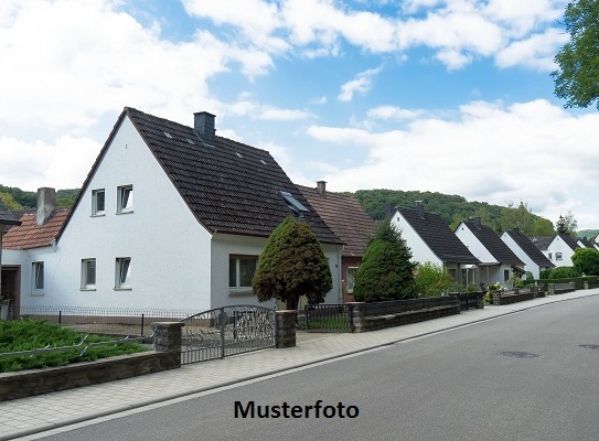 Einfamilienhaus mit Holzterrasse