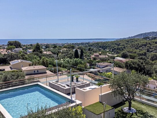 3-Bett-Dachgeschosswohnung, Dachterrasse, privater Pool, Parkplatz, Panoramablick aufs Meer, Antibes