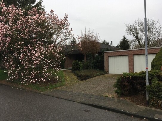 Bungalow mit großem Grundstück in guter Lage in Zwangsversteigerung am 16.01.25