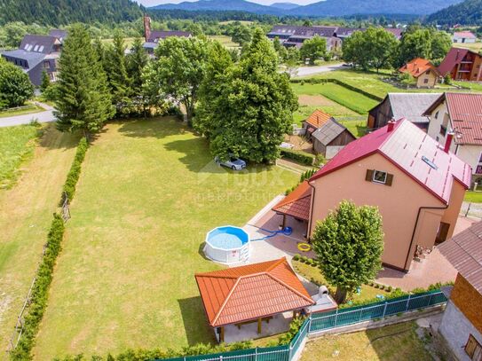 VRBOVSKO (Umgebung) - Ferienhaus mit zwei Baugrundstücken